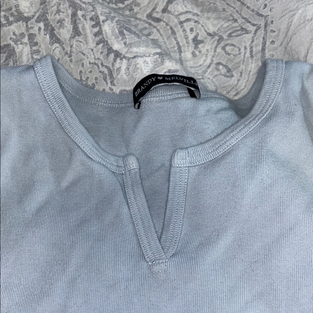 🩷brandy melville baby blue ashlyn tee - Picture 4 of 6